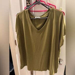 Maurice's cap sleeve v-neck olive top XL